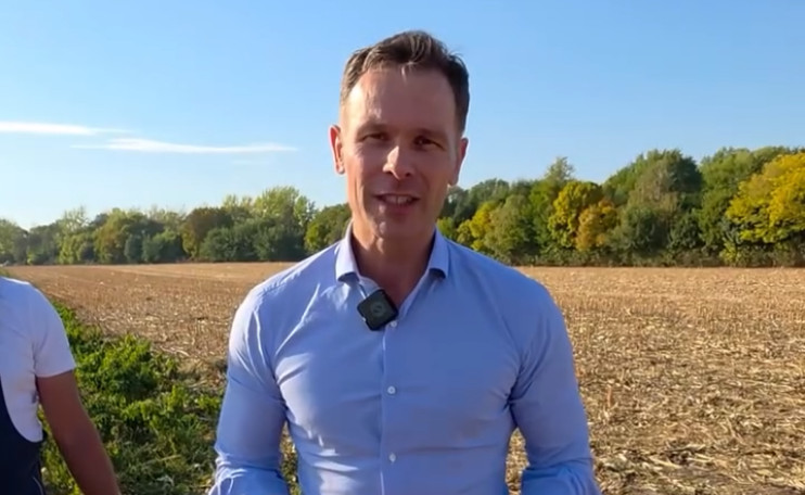 “Od njive do ljutog ručka“: Siniša Mali posetio porodicu Husar u Bačkom Petrovcu (VIDEO)