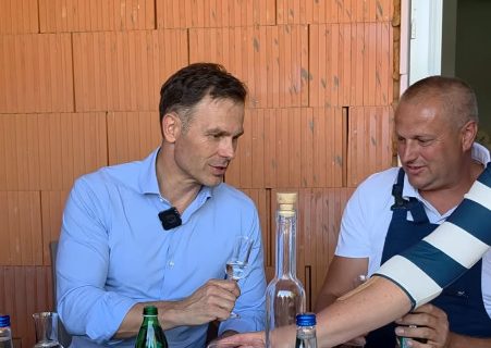Mali u Bačkom Petrovcu: "Svima želim slogu i jedinstvo, samo Ujedinjena Srbija vodi do pobede" (VIDEO)
