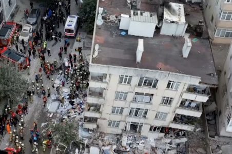 Katastrofa u Turskoj Urušila se sedmospratnica, pod ruševinama zarobljeni ljudi