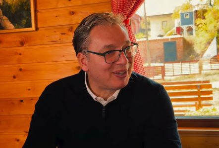 Vučić u Etno-selu Čubura kod Merošine: “Upoznao sam divne ljude uz jagnjetinu ispod sača” (VIDEO)