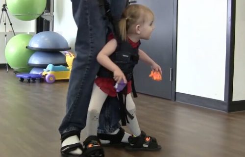 Otac koji je ćerki vratio osećaj hodanja: Platforma sa cipelama, za zajednički hod