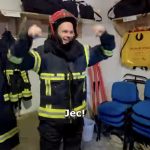 Mali obukao uniformu i oduševio sve: Funkcioner SNS sa vatrogascima u Kleku na vojničkom pasulju