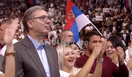(UŽIVO) Zaječar grmi uz “Ruzmarin”: Vučić ušao u halu uz ogromne ovacije