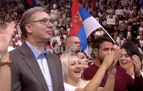 (UŽIVO) Zaječar grmi uz "Ruzmarin": Vučić ušao u halu uz ogromne ovacije