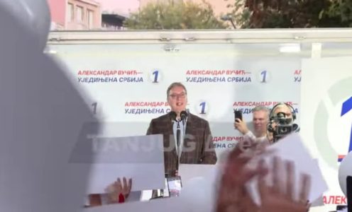 (UŽIVO) Obraća se Vučić na velikom skupu u Šapcu: Građani nose transparente i balone (VIDEO)
