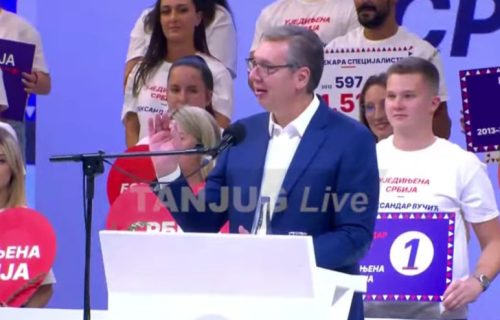 (UŽIVO) Vučić se obraća na skupu liste "Ujedinjena Srbija" u Lazarevcu: "Srećan sam što sam ovde" (VIDEO)