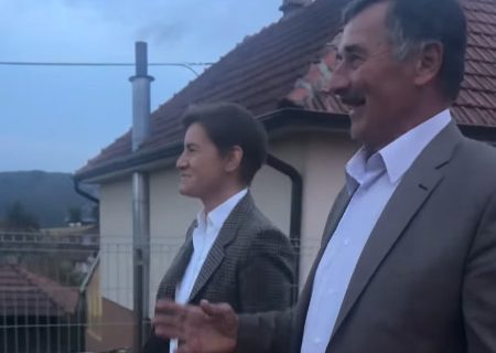 Brnabić na Kablaru: "Stakleni vidikovac posetilo blizu 50.000 turista, 25. oktobra izbor je jasniji nego ikad" (VIDEO)