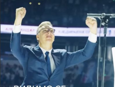 Spektakl u Novom Sadu: Reka ljudi sliva se na Trg slobode, Vučić poslao moćnu poruku (VIDEO)