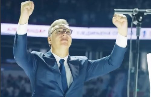 Spektakl u Novom Sadu: Reka ljudi sliva se na Trg slobode, Vučić poslao moćnu poruku (VIDEO)