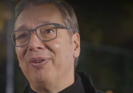 Vučić u novom predizbornom spotu na košarkaškom terenu: “Svim srcem za ujedinjenu Srbiju” (VIDEO)