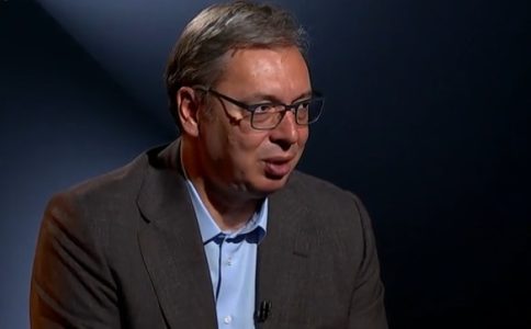 (UŽIVO) Vučić govori o potresnim detaljima iz života: “Napadaju mi majku, a ona je žena mučenica”