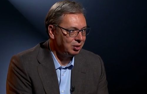 (UŽIVO) Vučić govori o potresnim detaljima iz života: "Napadaju mi majku, a ona je žena mučenica"