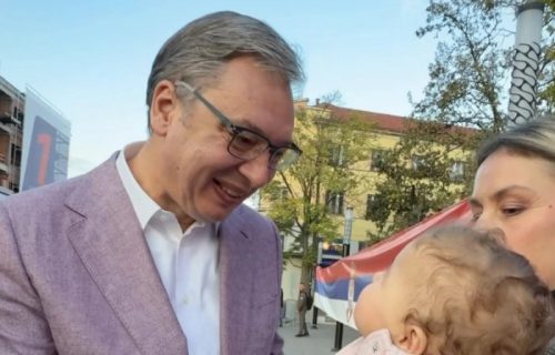 Vučić u Kruševcu upoznao malu Dimitru: „Osmeh naše dece najlepši je podsetnik za šta se borimo“ (FOTO)