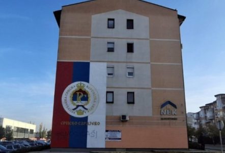U Istočnom Novom Sarajevu uklonjen natpis „genocidaši“, uhapšen osumnjičeni