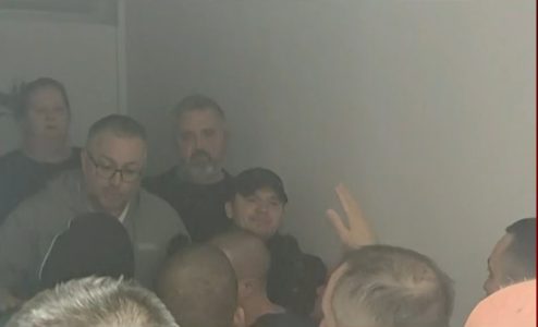 Vučićevića izveli iz redakcije: Pristalice Studentske liste upale u TV Informer, pa uputile “zahtev”