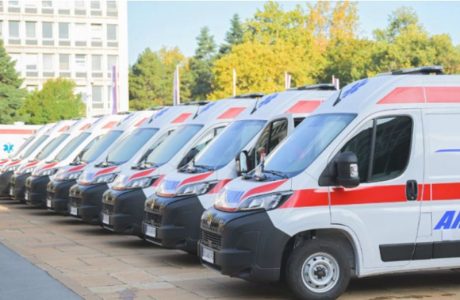 Lepa vest: Ministarstvo zdravlja uručilo 20 saniteta zdravstvenim centrima širom Srbije
