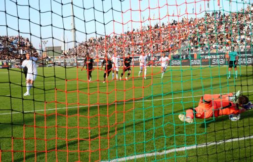 Čudo nad čudima u Veneciji: Posle 84 godine pao Napoli, Srbin "skinuo" penal De Brujneu (VIDEO)