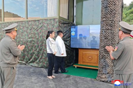 Severna Koreja lansirala hipersoničnu raketu, Kim Džong Un poručuje: “Nuklearna politika se neće menjati”