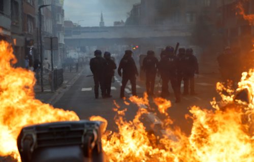 Totalni haos u Francuskoj: Zatvara se više od 400 škola, uhapšeno skoro 2.000 ljudi