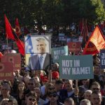 Pristalice tzv. OVK blokirale institucije u Prištini: Bacaju pirotehniku i traže izmene zakona