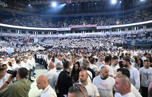 (UŽIVO) Sve spremno za SNS spektakl u Areni: Na desetine hiljada građana svedoči "Ujedinjenoj Srbiji"