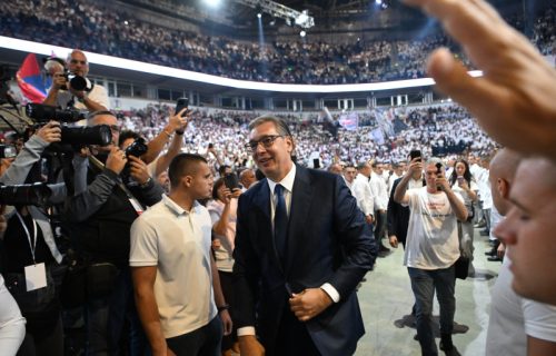 (UŽIVO) Počeo veličanstveni spektakl u Areni: Vučić se obraća građanima