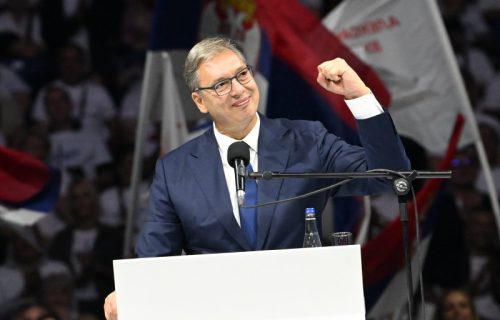 Vučić se obraća na velikom skupu u Areni: "Srbija zaslužuje da joj svakim danom bude sve bolje"