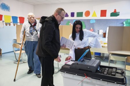 Problemi sa novim tehnologijama na izborima u BiH, u Bijeljini nisu otvorena 184 biračka mesta