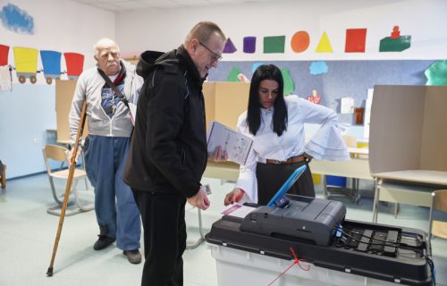 Problemi sa novim tehnologijama na izborima u BiH, u Bijeljini nisu otvorena 184 biračka mesta