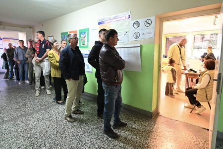 Na opštim izborima u BiH do 11 sati glasalo 11,94 odsto birača, zabeleženi incidenti