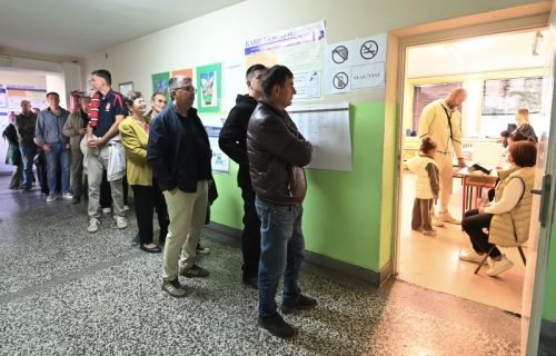 Na opštim izborima u BiH do 11 sati glasalo 11,94 odsto birača, zabeleženi incidenti