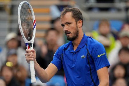 Medvedev u polufinalu turnira u Pekingu i čeka pobednika meča Đoković-Zverev