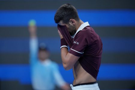 Loš početak za Đokovića: Novak mora da juri preokret protiv Hurkača