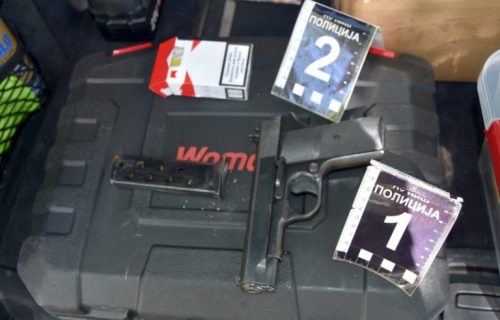 Za pojasom imao pištolj sa sedam metaka: U Nišu uhapšen muškarac zaplenjena mu još dva pištolja i droga