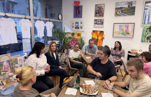 Za tri dana podneto više od 3.000 zahteva za status roditelja-negovatelja