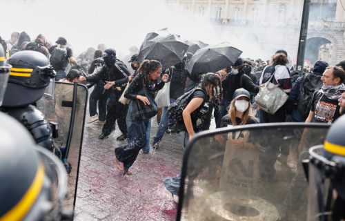 Epilog uličnih sukoba u Francuskoj: Povređeno 215 učenika, 85 prosvetnih radnika i 715 policajaca