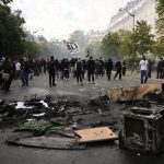 Haos u Francuskoj, Makron vuče kočnicu: Srednjoškolcu otkinuta šaka, predsednik menja pravila
