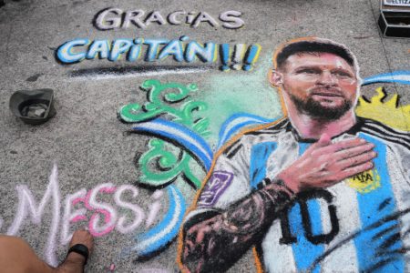 Ronaldinjo, Nejmar i Modrić… Legende fudbala se oprostile od Mesija