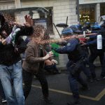 Ne smiruju se protesti đaka u Francuskoj: Više od 1.000 povređenih, tinejdžeru (15) granata otkinula šaku