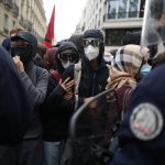 Gradonačelnik pogođen suzavcem na protestu u Parizu: Stao između policije i demonstranata