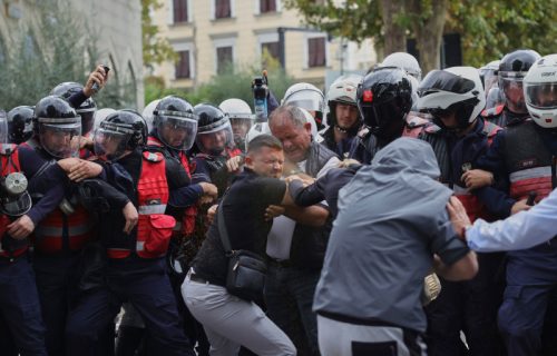 Sukobi između demonstranata i policije u Tirani