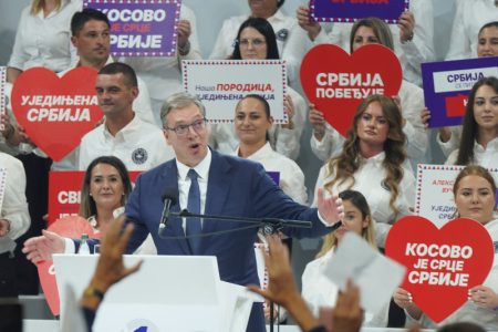 Vučić na skupu u Kragujevcu: “Velika je sila spolja udarila na Srbiju, pokušali su da je sruše”