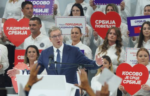 Vučić na skupu u Kragujevcu: "Velika je sila spolja udarila na Srbiju, pokušali su da je sruše"