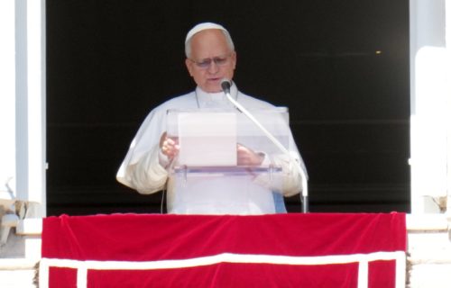 Vatikan potvrdio, Papa Lav XIV ima rak pluća: Hitno mu odstranili deo plućnog krila