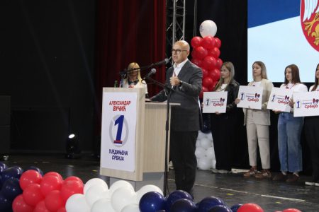 Vučević u Novom Pazaru pozvao na zajedništvo: “Glasajte za politiku prosperiteta, mira i stabilnosti”