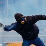 Santijago u plamenu i dimu: Dramatične slike sukoba policije i naroda Mapuče (FOTO)