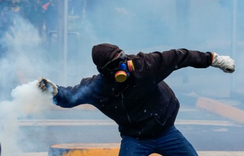 Santijago u plamenu i dimu: Dramatične slike sukoba policije i naroda Mapuče (FOTO)