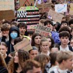 Nastavlja se drama u Francuskoj: Ustavni sud ukinuo zabranu demonstracija u Parizu