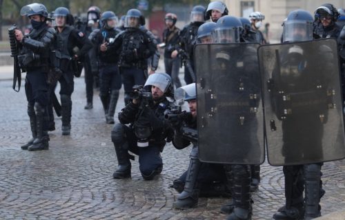Francuska se priprema za velike proteste: Desetine uhapšenih, prodavnice štite izloge