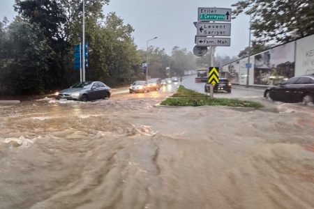 Istanbul pod vodom, dve osobe izgubile život: Među stradalima i dete (14), hitno upozorenje građanima